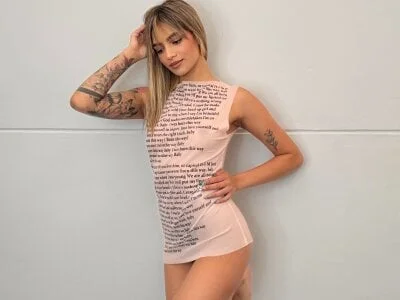 SweetTroubleXXX Stripchat Model