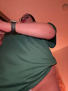 andra_rose Stripchat Model